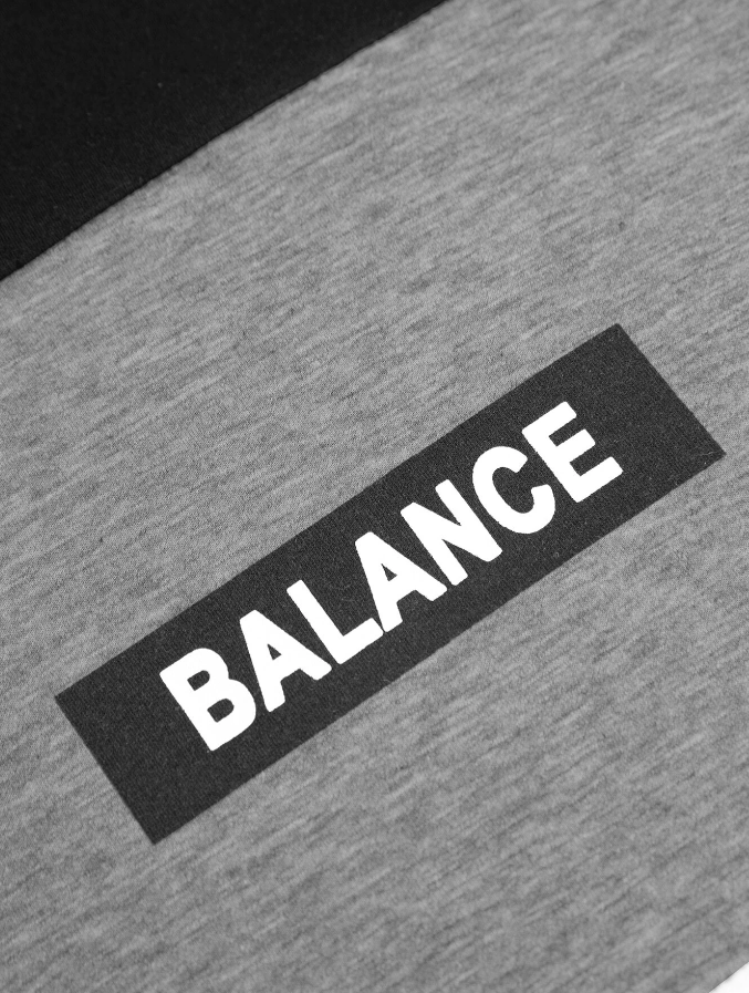 Camiseta Casual de Color Combinado con Diseño "Balance"